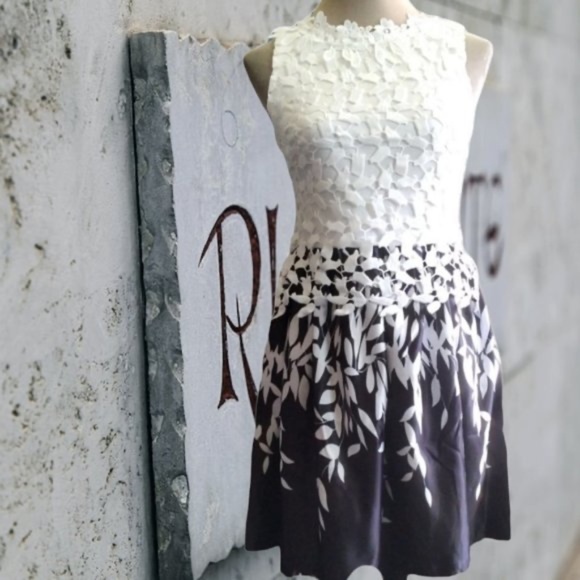 UNTWINE IT Black and White Embroidery Lace dress Size Small NWT - Picture 1 of 1